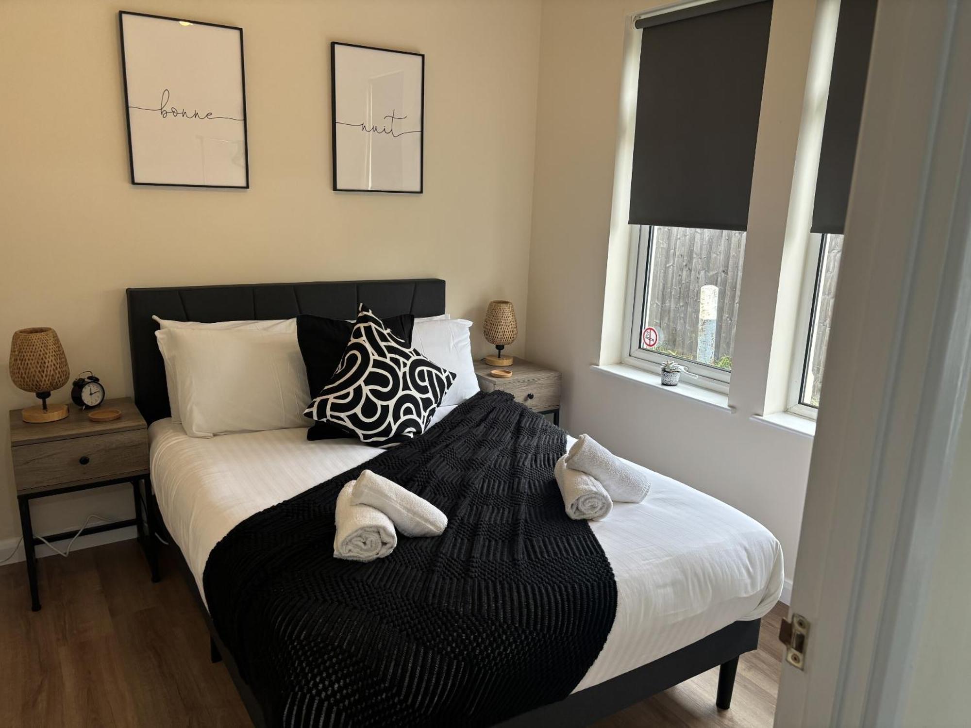 Central - 1 Bed, Cosy Retreat Swindon Exteriér fotografie